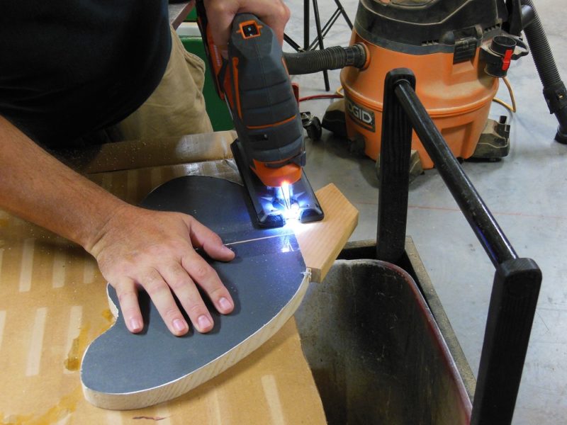 Bevel cutting with the Ridgid 18V Octane jig saw.