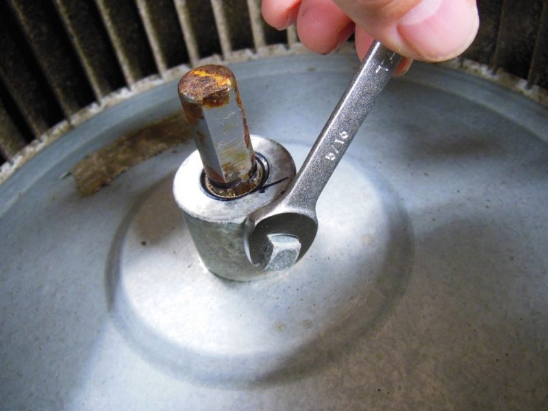 Loosen the blower wheel.