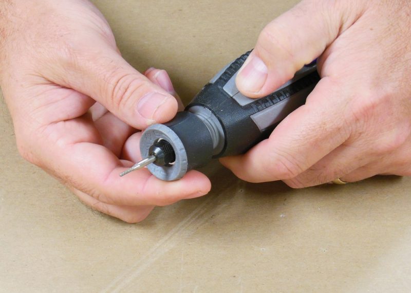 Built-in collet wrench.