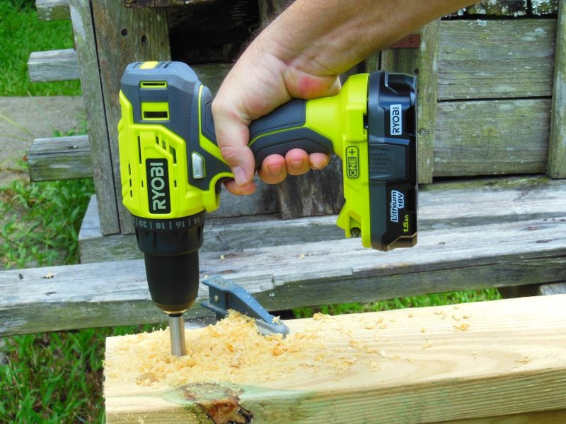 1-1/4" Forstner bit is no problem for the P215.