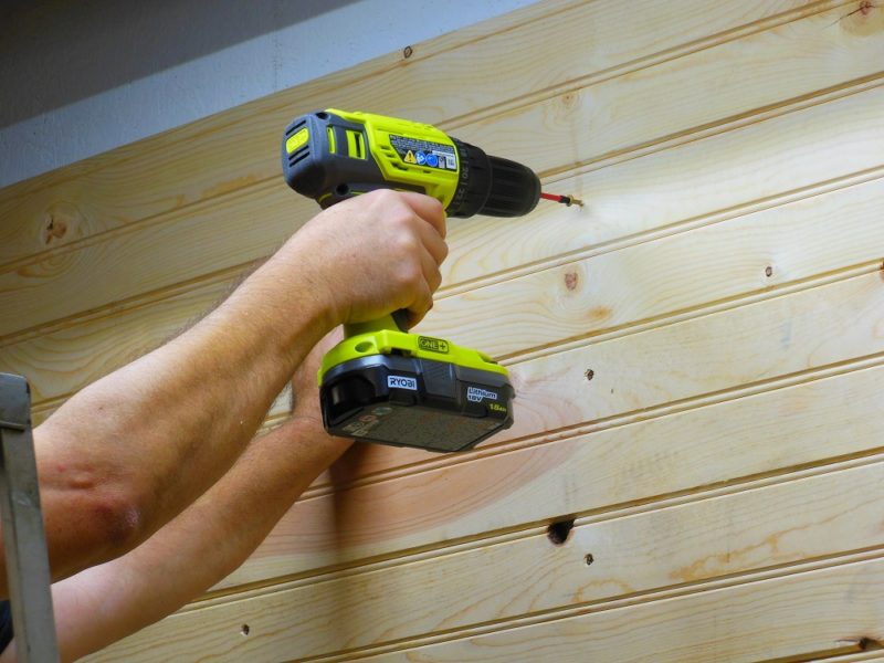 Driving screws into pine and OSB.