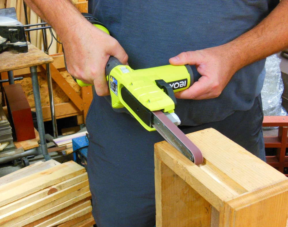 Fare Følsom overraskende Ryobi PSD101 - The Cordless Belt Sander You Didn't Know You Wanted - Home  Fixated