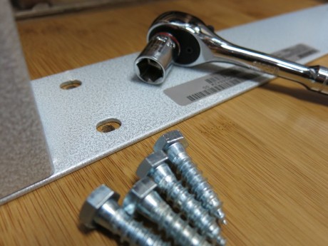 gladiator-workbench-attaching-legs-lags