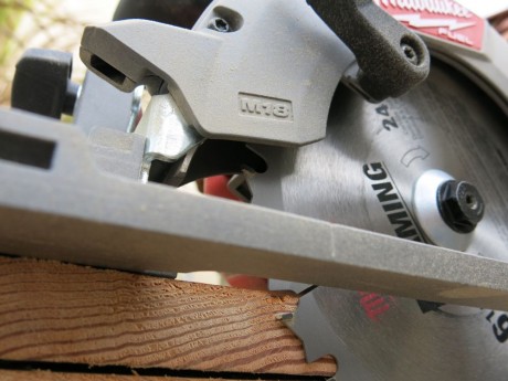 milwaukee-m18-fuel-circular-saw-closeup
