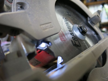 milwaukee-m18-fuel-circular-saw-led