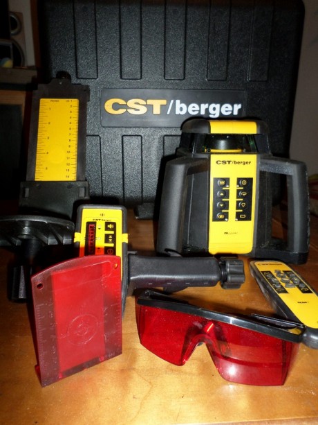 This is what comes in the box. Tripod and measuring rod come with the kit or can be purchased separately.